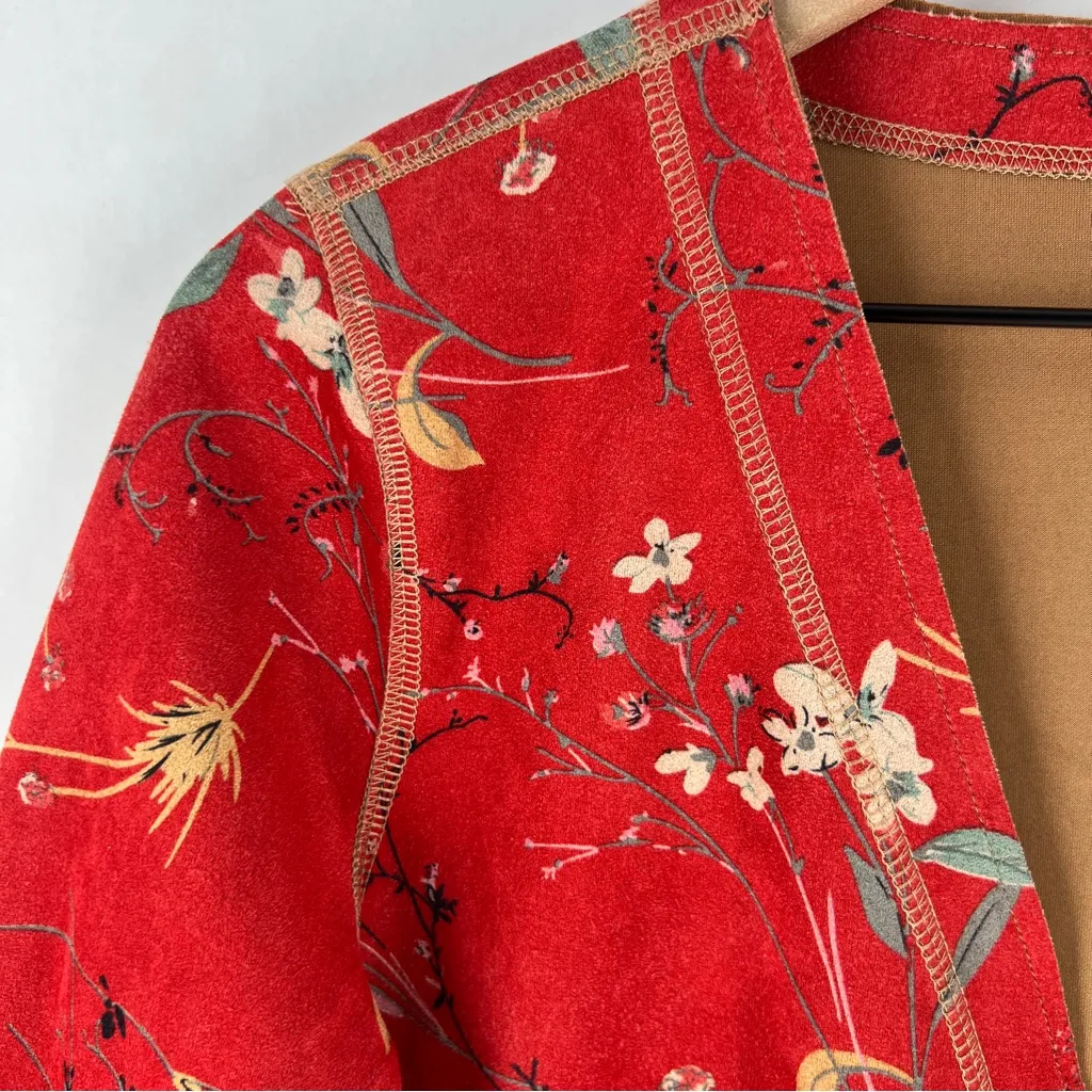 Solitaire Floral Print Faux Suede Cropped Flare‎ Sleeve Long Line Kimono Jacket - Image 3