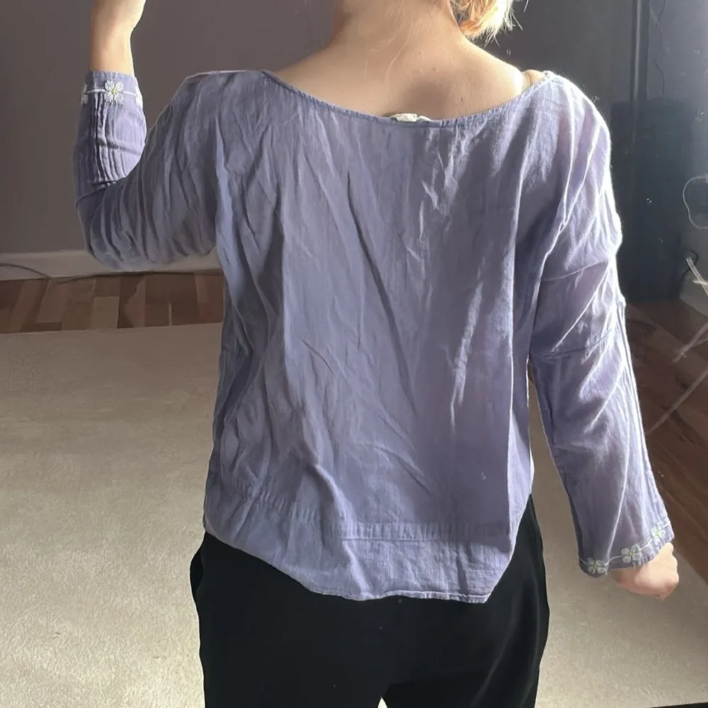 American Eagle: Periwinkle Purple Floral Embroidered Top - Image 2