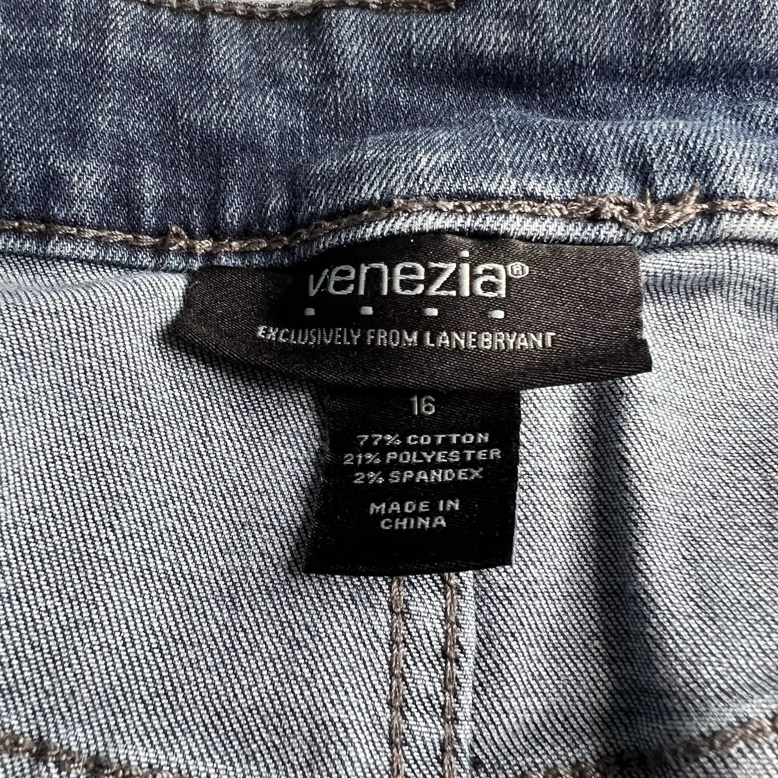 Venezia By Lane Bryant Plus Size Women's Blue Denim‎ Distressed Shorts Size 16 - Image 3