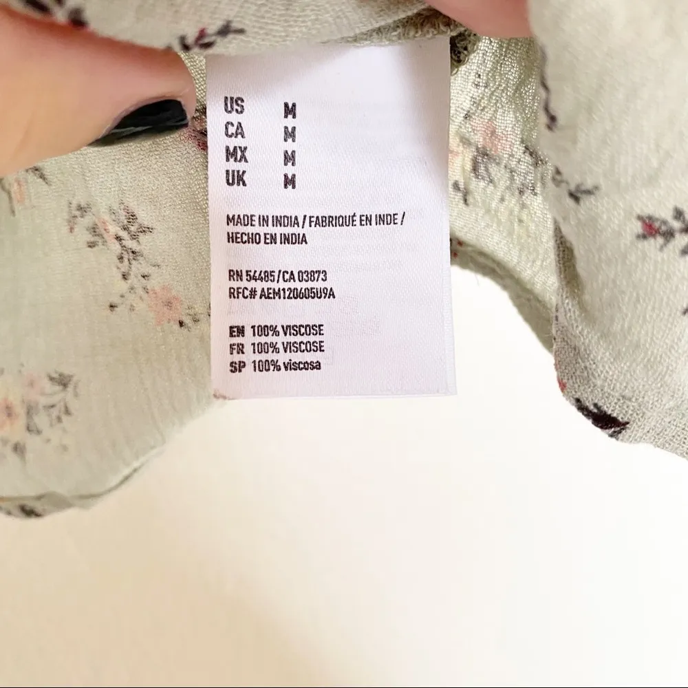 American Eagle Floral Print Cut Out Side Tank Size Medium - Image 6