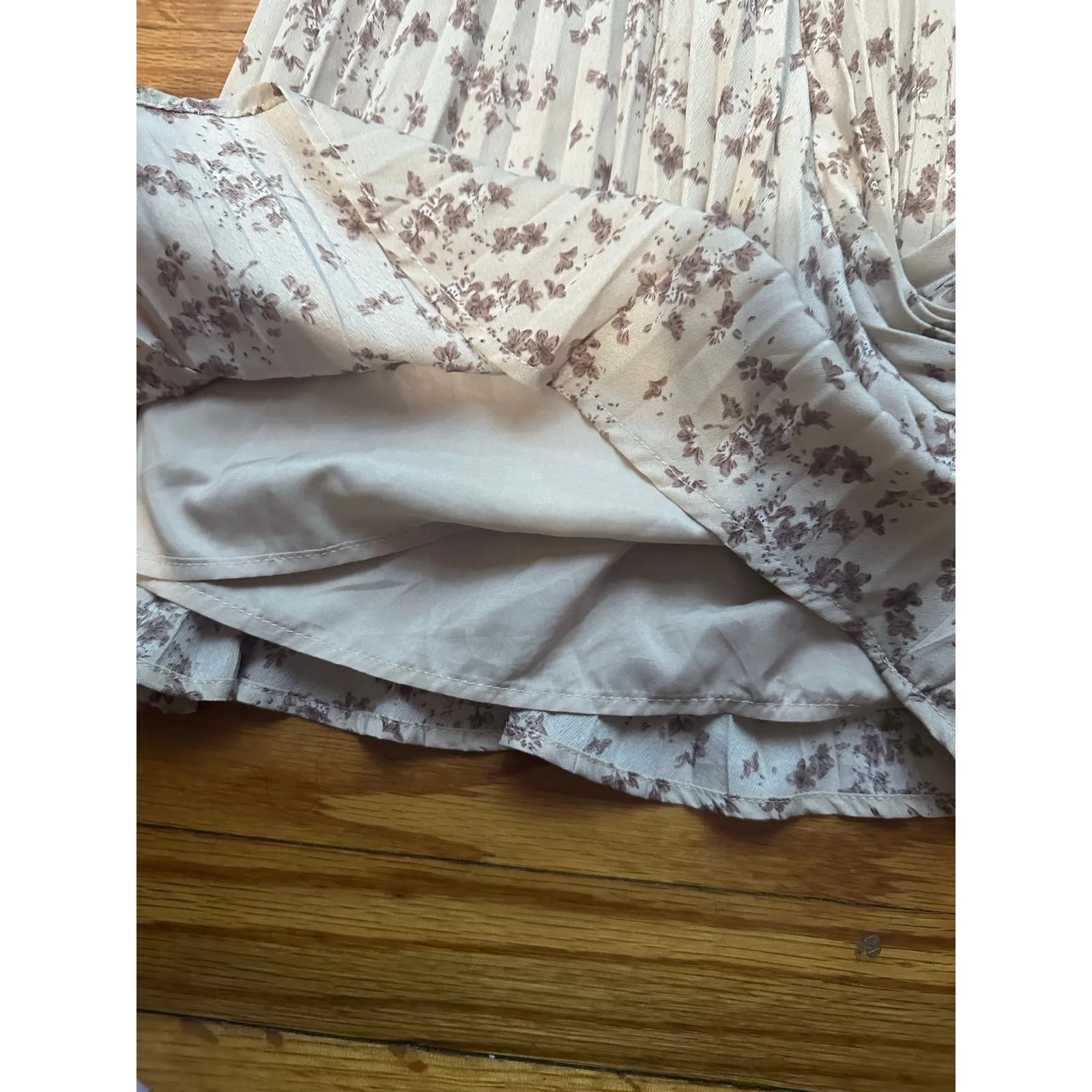 Wishlist Floral Cream Shorts - Image 7