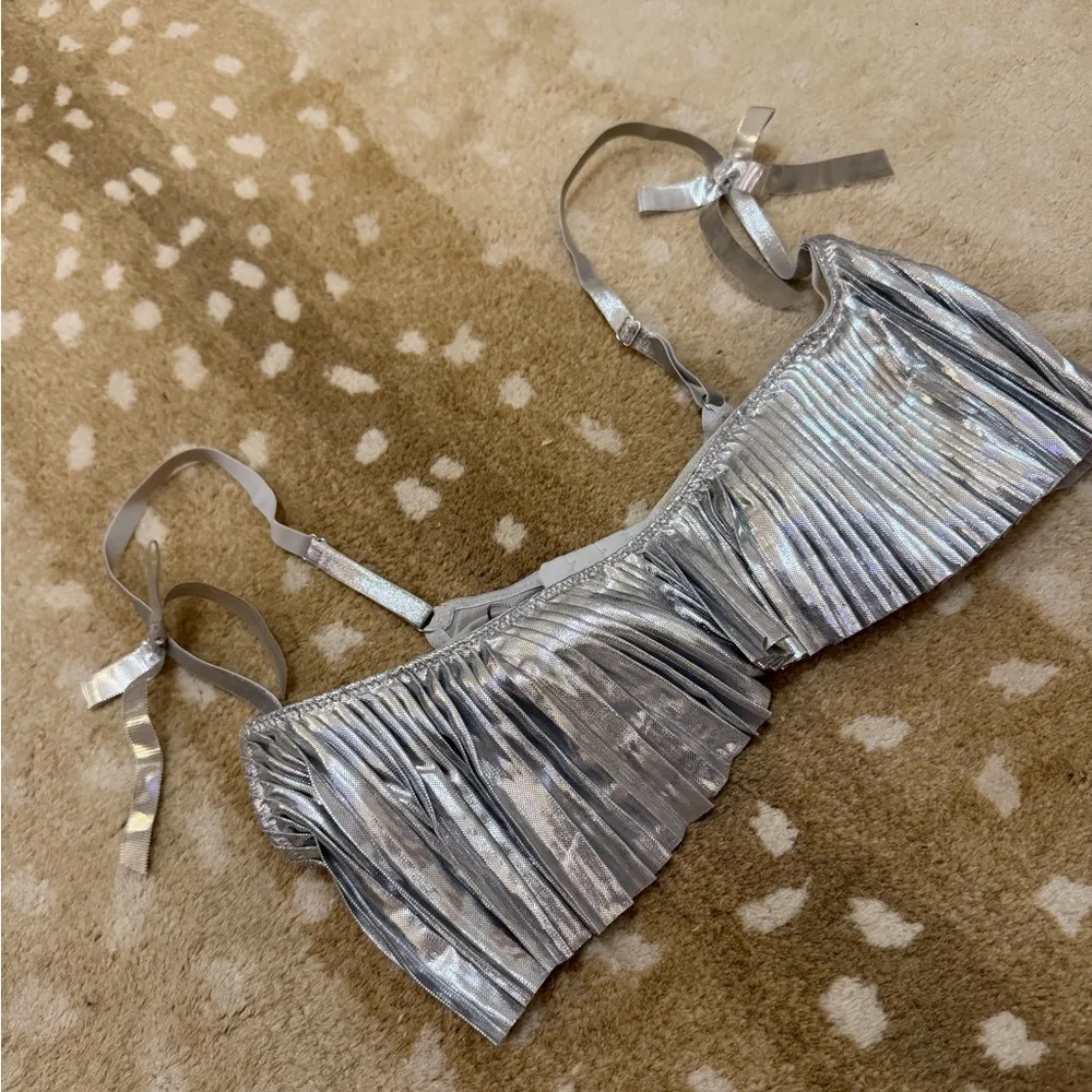 Savage x Fenty NWT Pleated Lamé unlined bra silver ruffle bow women’s size 32D - Image 5