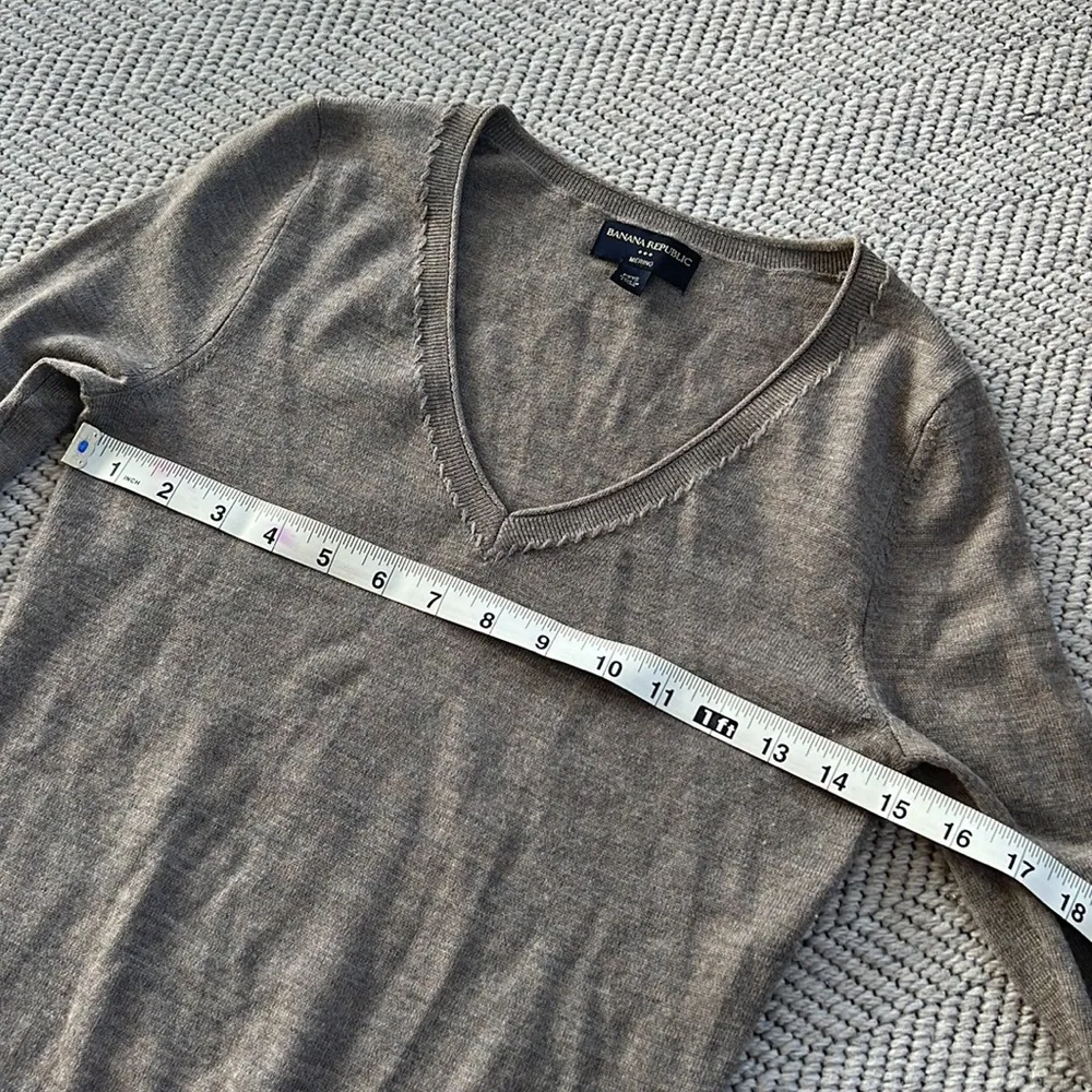 Banana Republic Merino wool sweater - Image 3