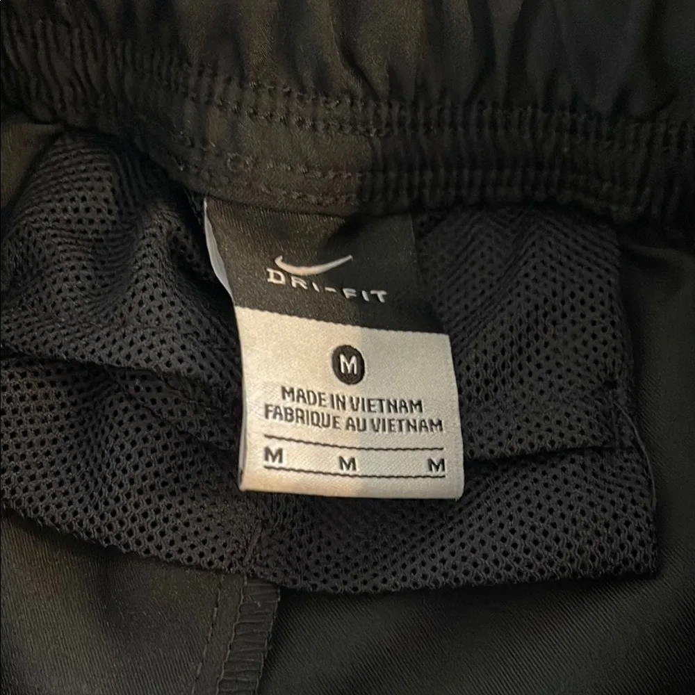 Nike Drifit Women's Black Athletic Shorts size Medium - Image 4