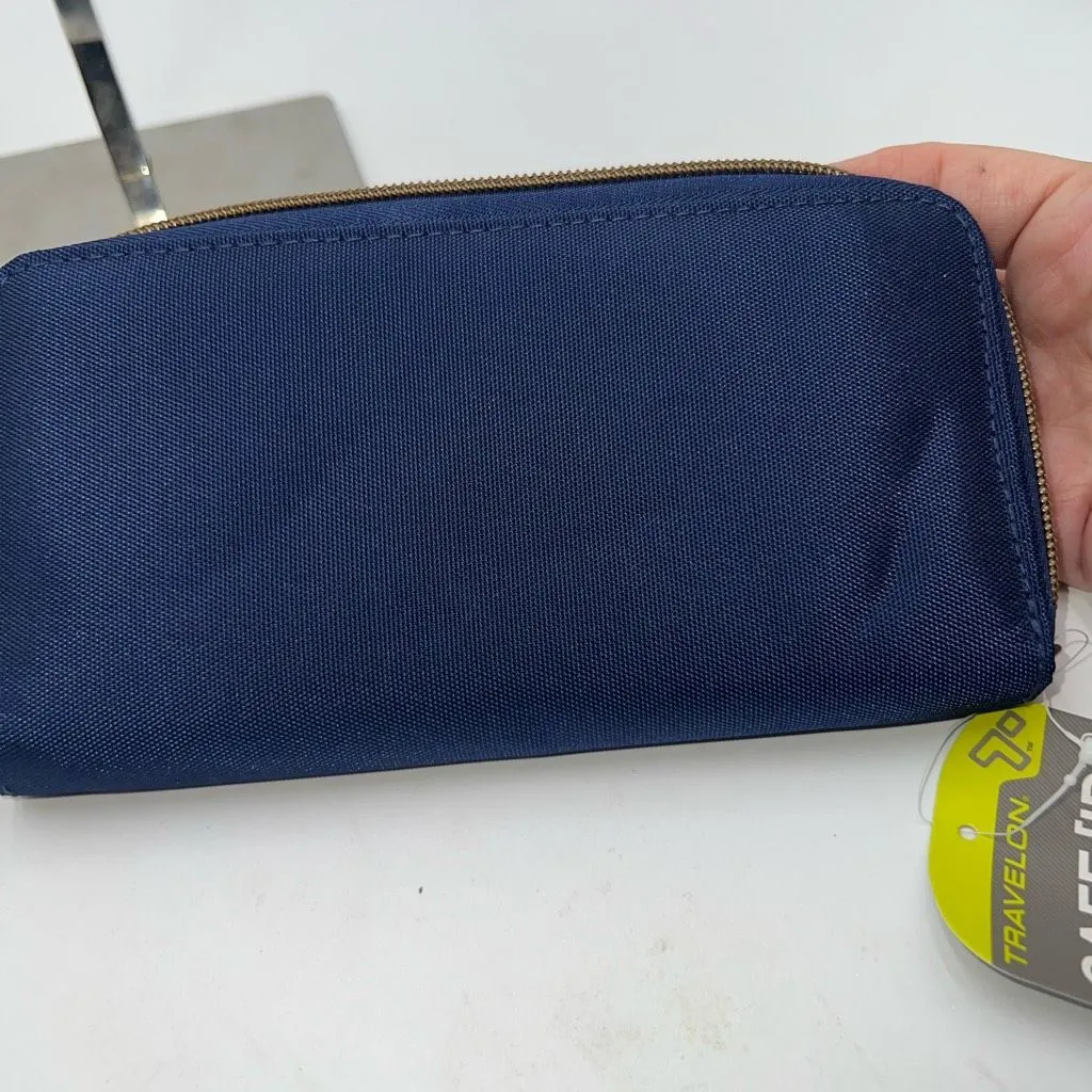 Travelon RFID Long Wallet‎ With Wristlet - Image 9