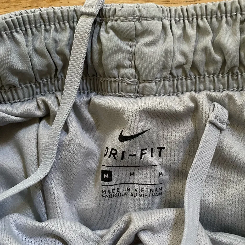 Nike Tempo Dri Fit Women’s Sz M Wolf Gray‎ Running Shorts - Image 4