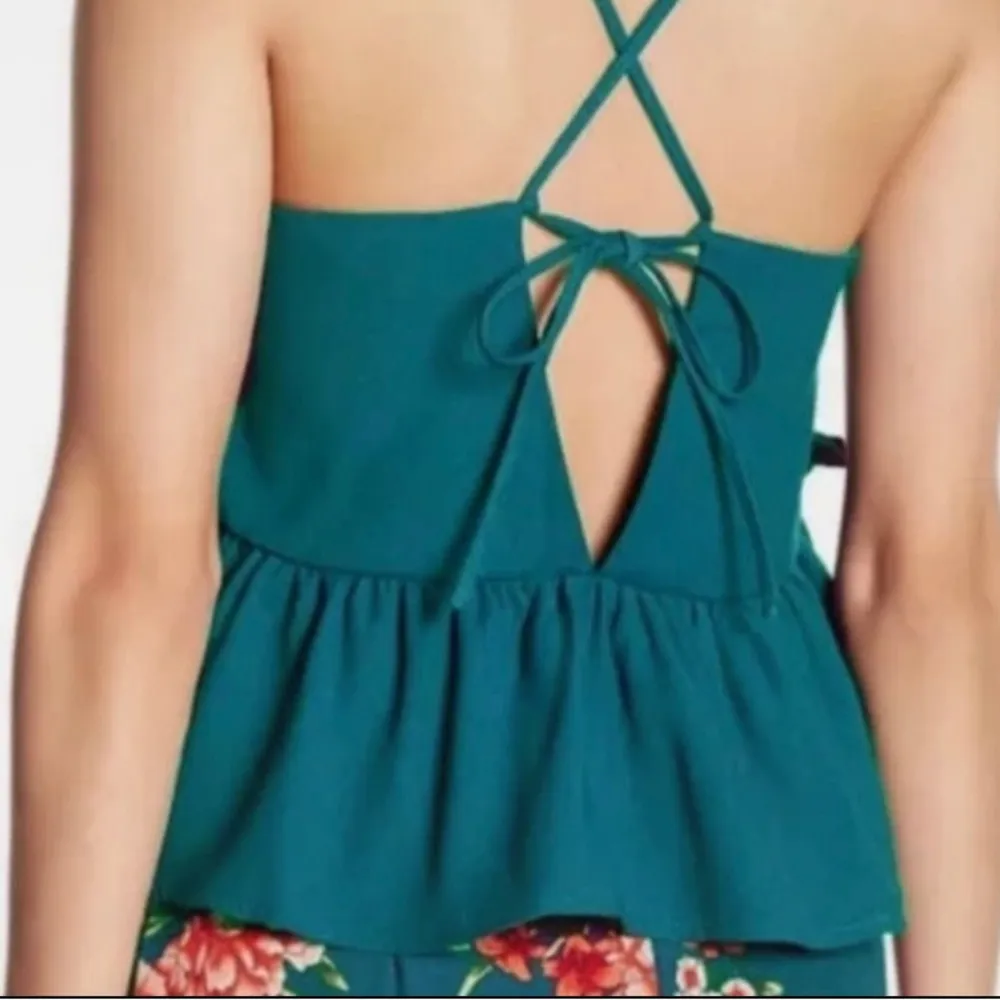 Romeo & Juliet Couture turquoise ruffled crop top with lace up back / M … - Image 2