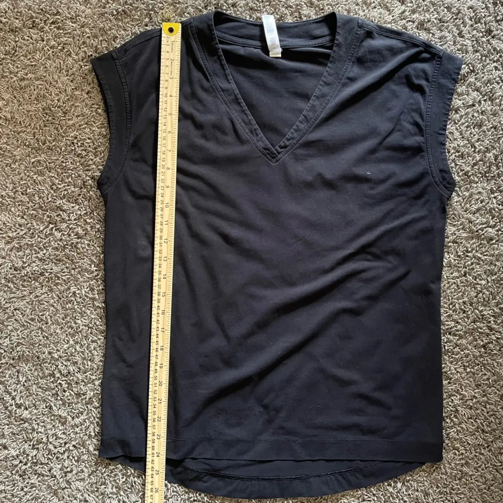 Athleta Shirt Black V-Neck Cap Sleeve Yoga Pilates Top Sz Small Soft (READ) - Image 11