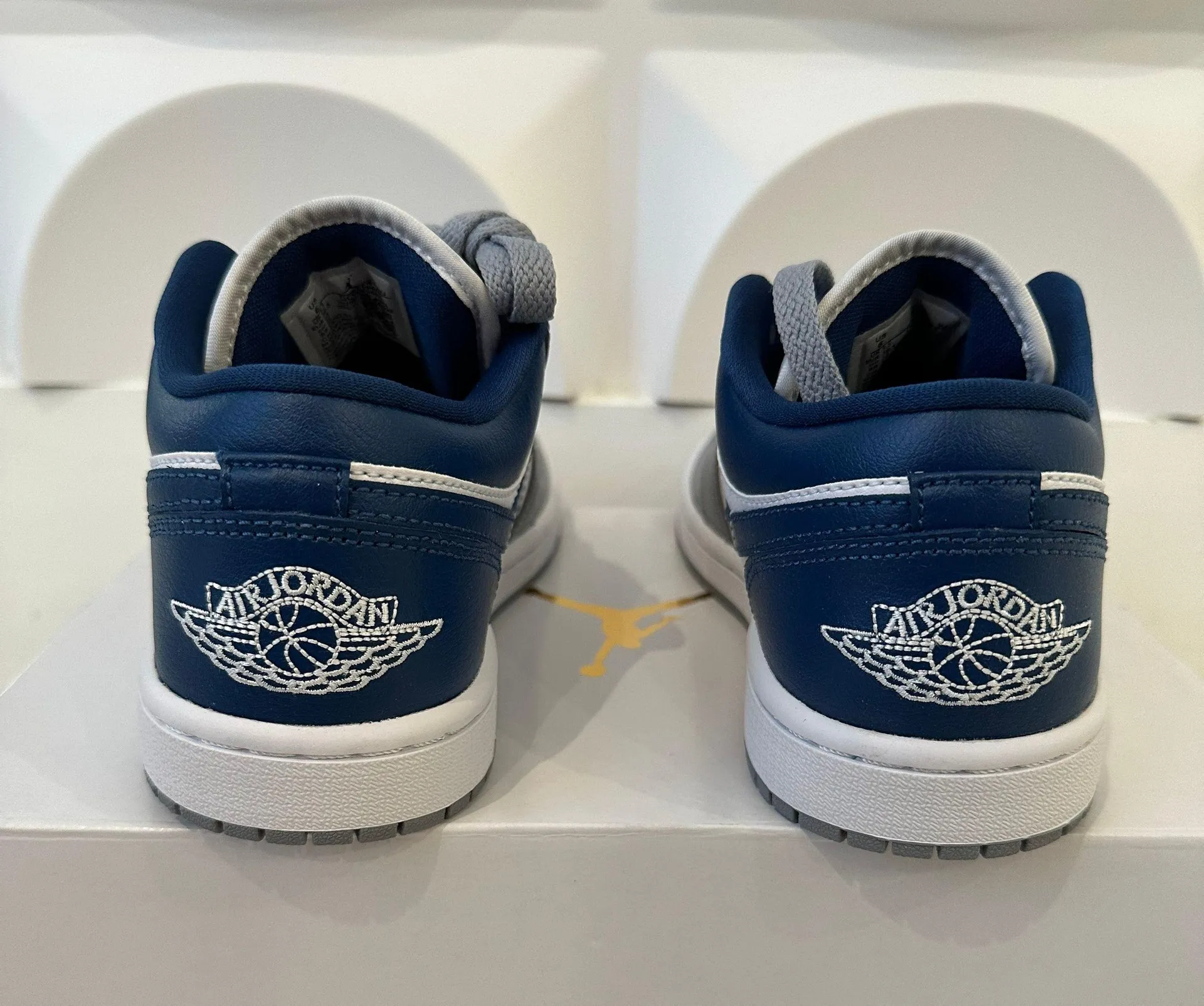 Jordan Air  1 Low French Blue - Image 3