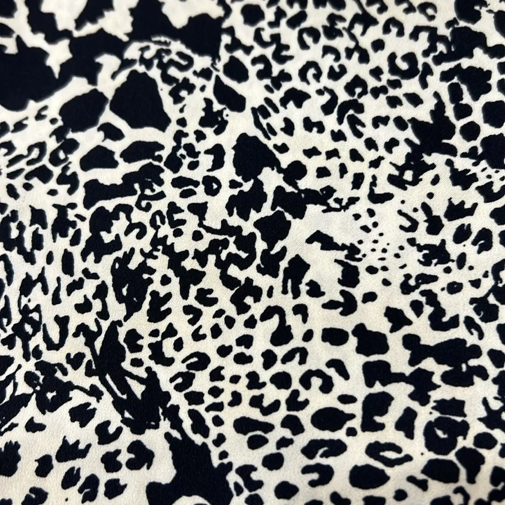 Hilary Radley women’s like new v neck blouse - Image 2