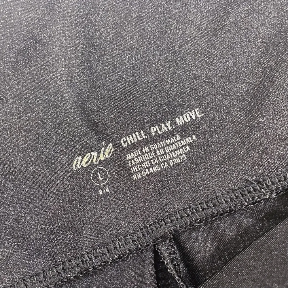 Aerie  Shiny Black Thin Material Stretchy Workout Leggings Size Large - Image 3