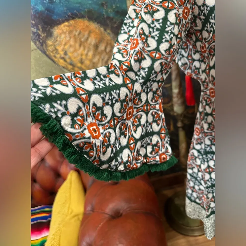 NWOT Lulu's Green and White Sheath Dress with Bell Sleeves with tassel touch - Image 3