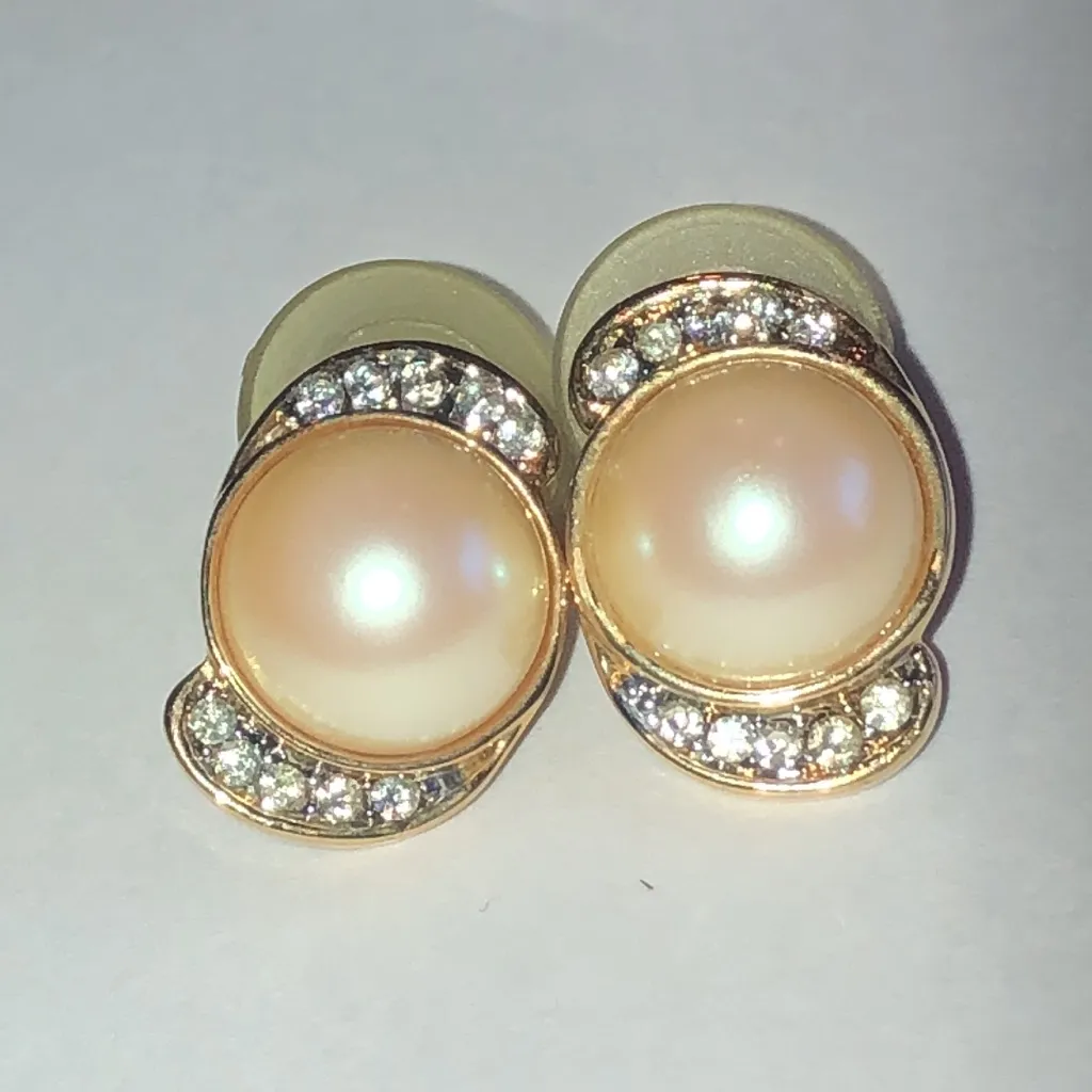 Elegant Vintage Gold Tone and Faux Pearl Stud Earrings - Image 3