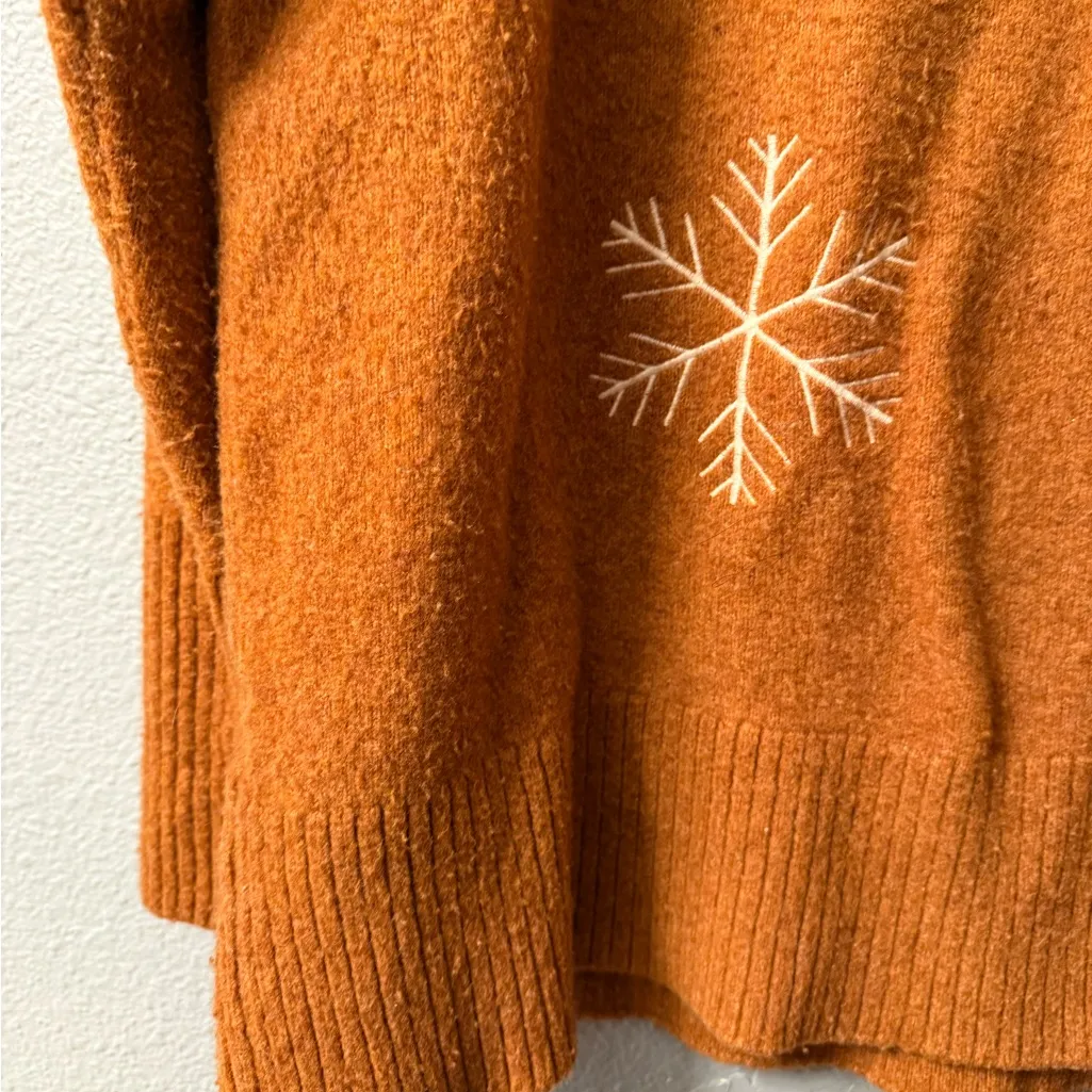 LOFT Women's cognac Sweater with Snowflake Design - Image 4
