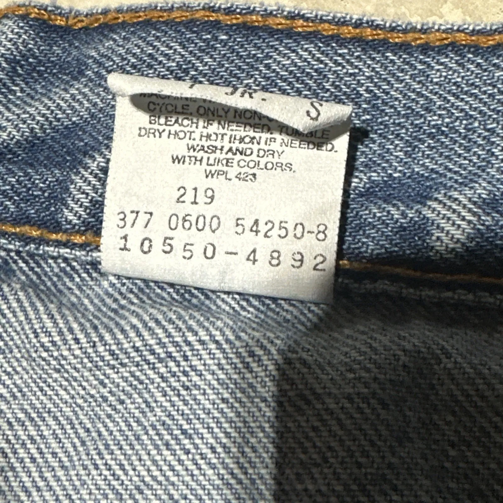 Vintage Levi's 550 7 Jr S Relaxed Fit Tapered Leg 26x30 Denim Y2K 90s Light Wash - Image 10