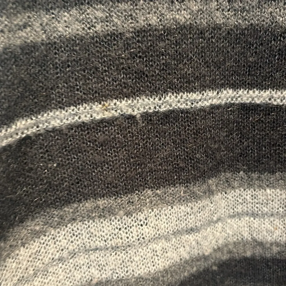 DKNY sweater - Image 8