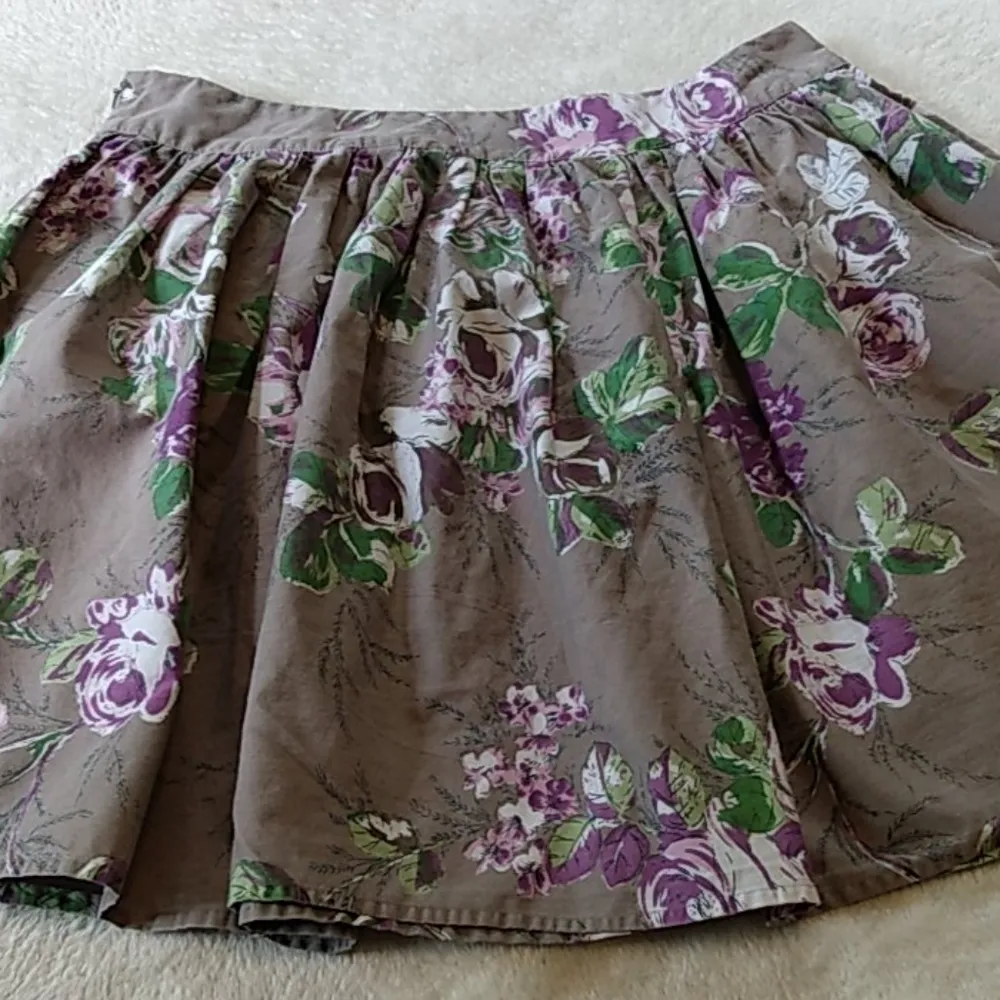 Lux Urban Outfitters Grey & Purple Floral Pleated A-line Skirt - Image 4