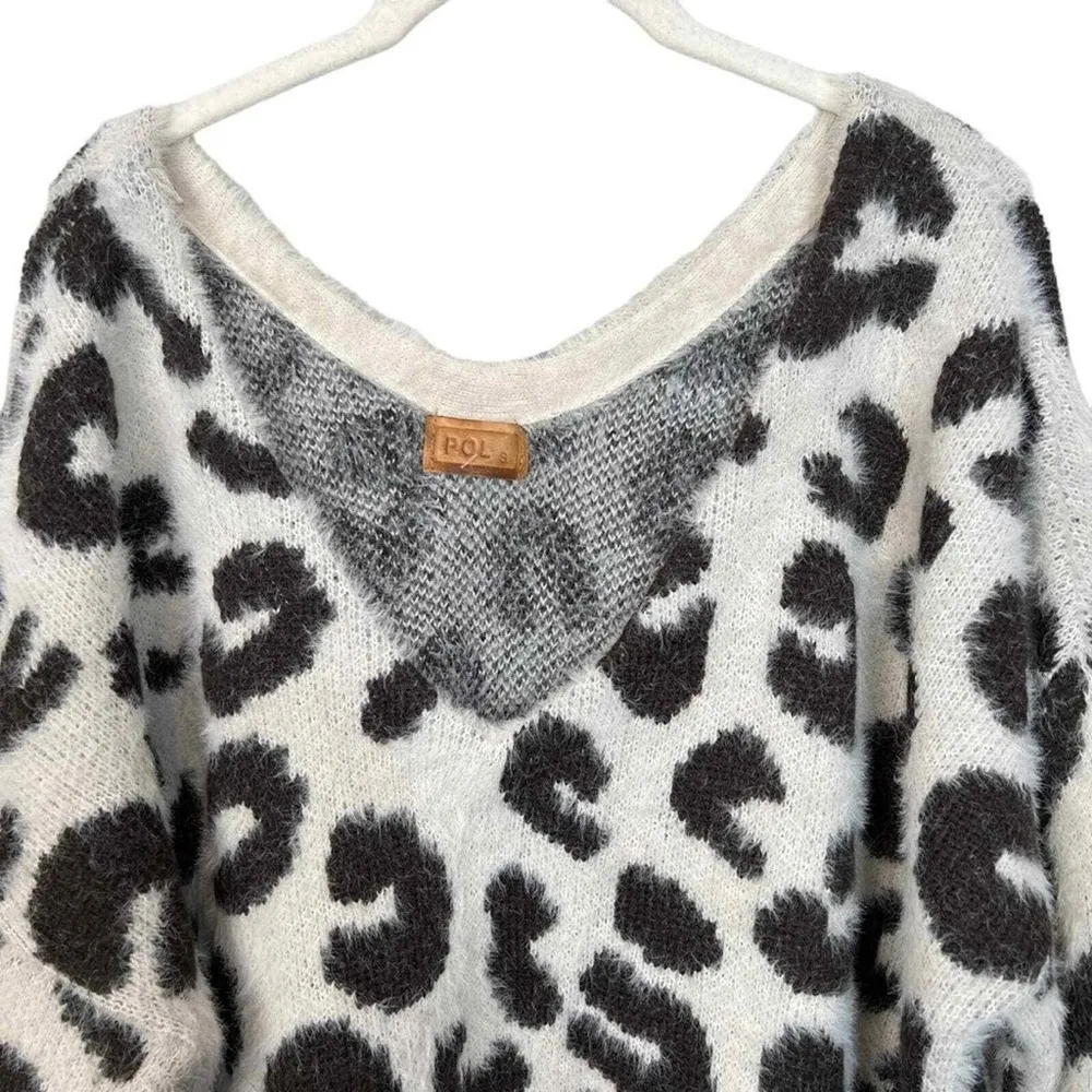 POL Black and White Leopard V-Neck Sweater Size Medium - Image 8
