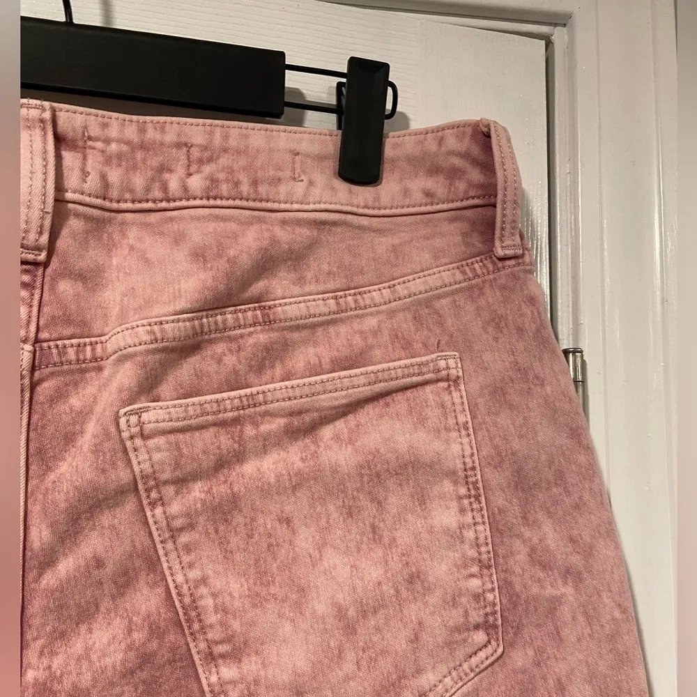 NWOT Universal Thread Size 12 Pink Tie Dye Acid Wash Stretch Cut Off Jean Shorts - Image 4