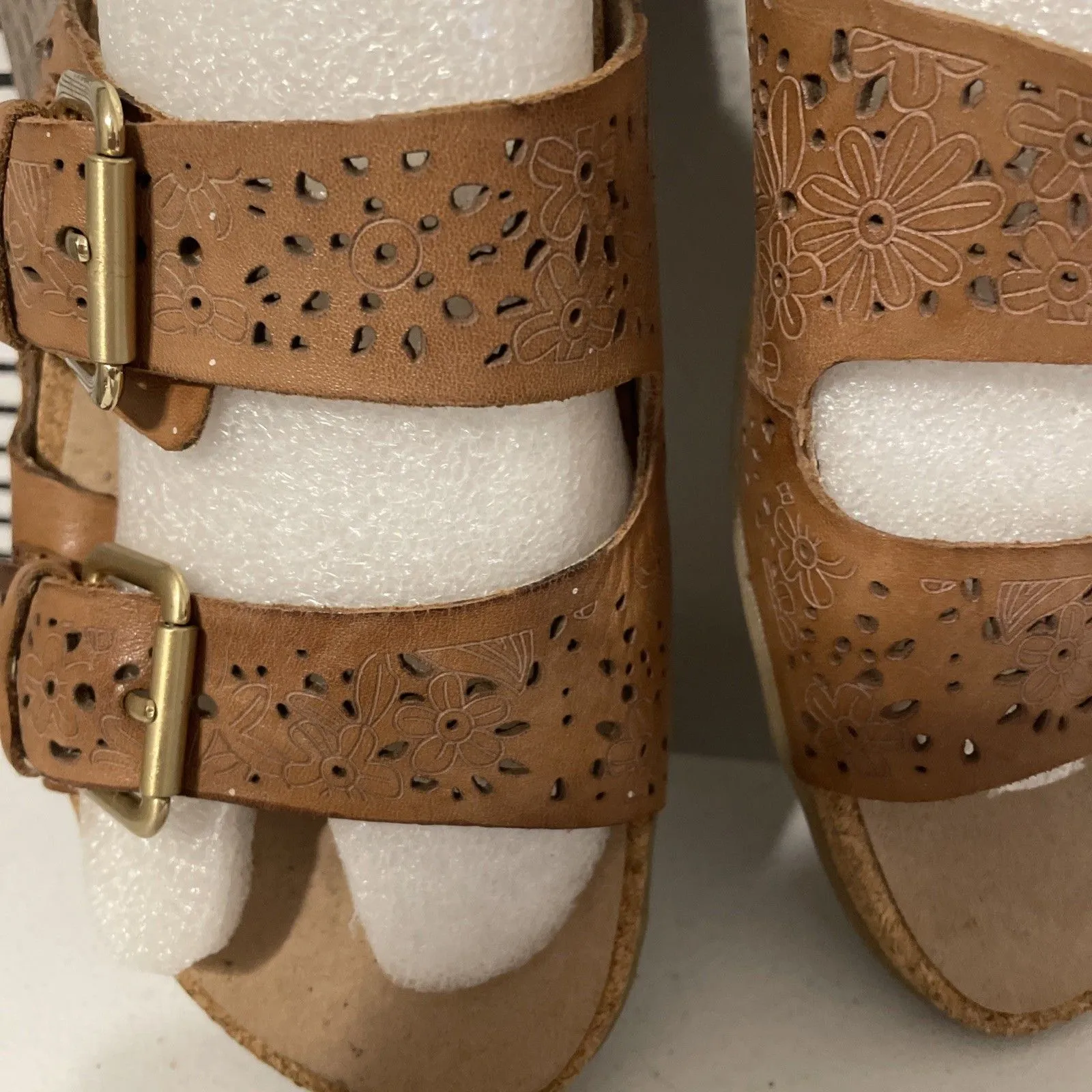 Earth Original Slides Perforated leather Sand Antigua Brown 9M Size 9 - Image 3