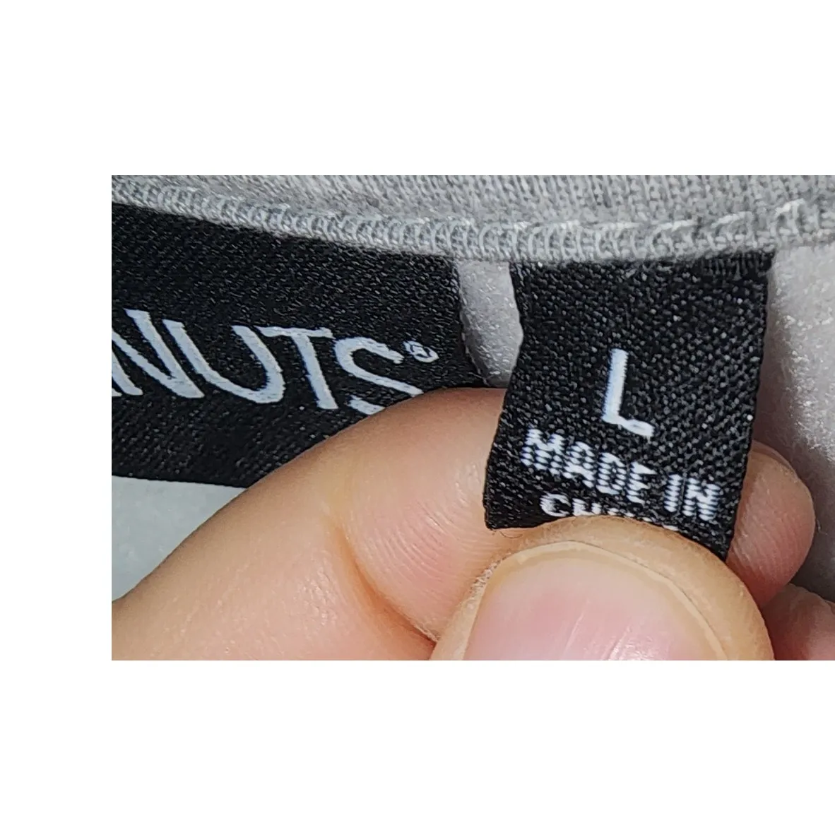 Snoopy and friends around christmas tree Sweatshirt' women's Large NWT Gray - Image 4