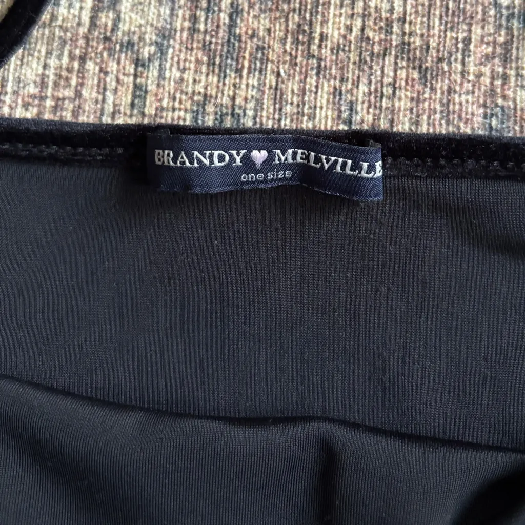 Brandy Melville Joanne Velvet V-Neck Cami Black Crop Top Size XS/S - Image 6