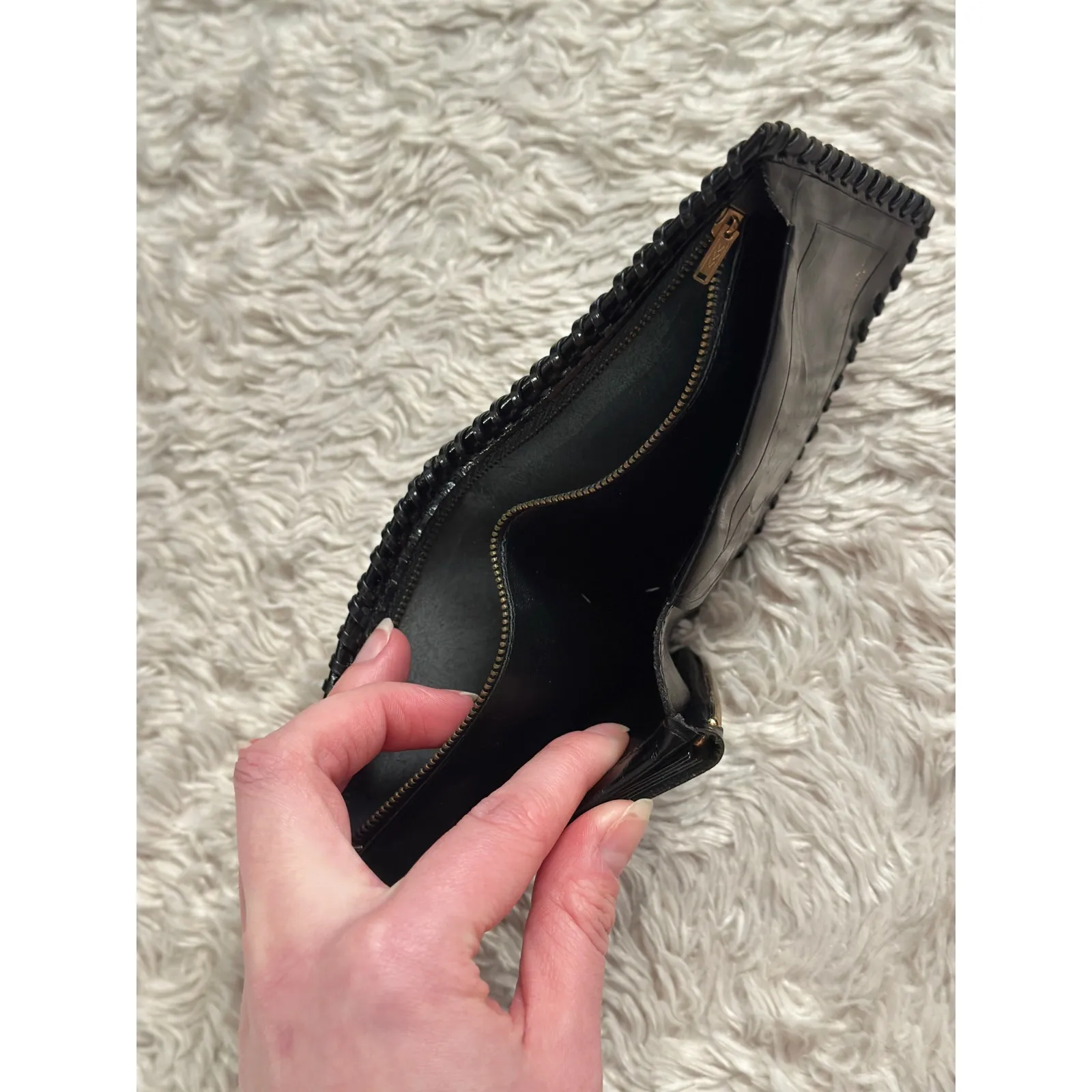 Vintage 1970’s tooled Top Grain leather Black billfold wallet Bifold Zip Pocket - Image 6