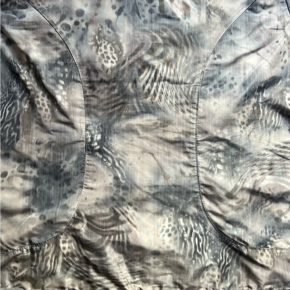 Zenergy by Chico’s woman’s lightweight jacket. Chicos size: 1, or M/8. Gray Size undefined - Image 8