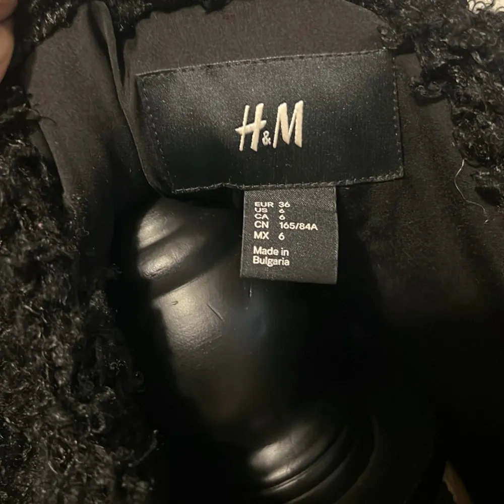 H&M Black Faux Fur Jacket - Image 5