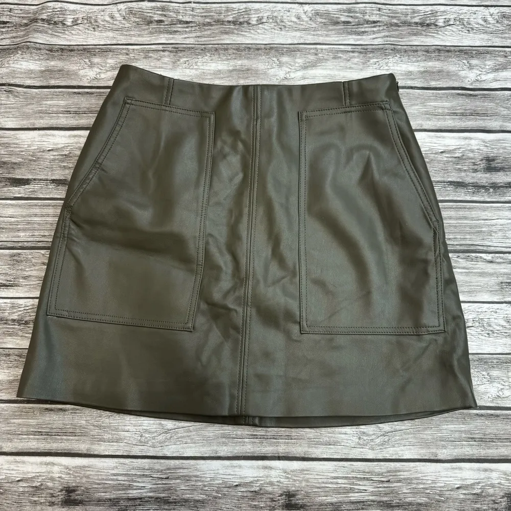 H&M Women's Vegan Faux Leather Mini Skirt Dark Mossy Army Olive Green 8 Pockets - Image 3
