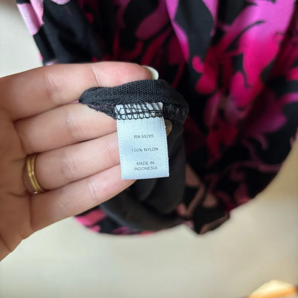 Express Pink and Black Floral Blouse - Image 3