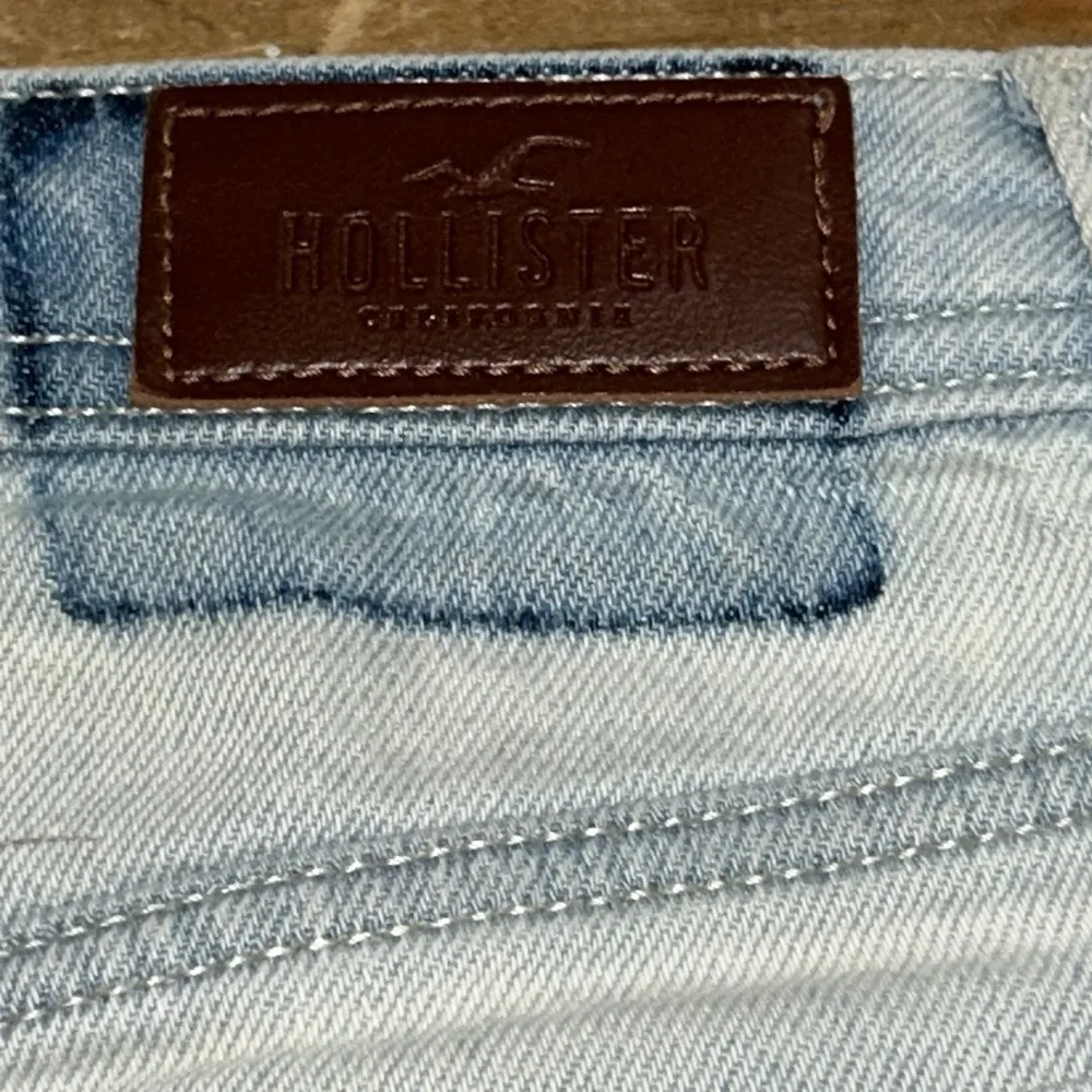 Woman’s Hollister Ultra High Rise Mom Distressed Light Denim Shorts Size 24 - Image 11