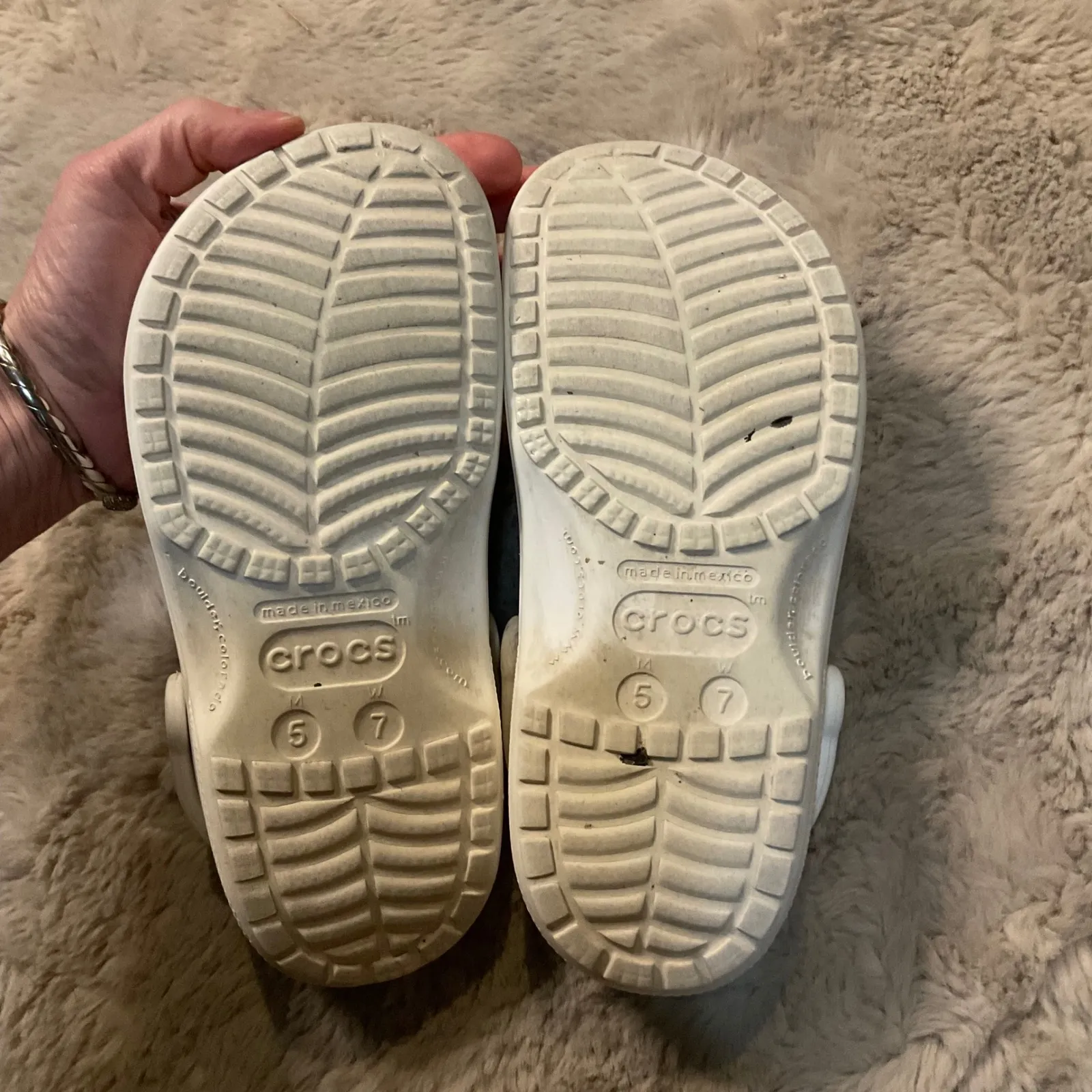 Crocs Classic Clog Size W 7 Unisex M5 White Comfort Slip On With Charms - Image 8