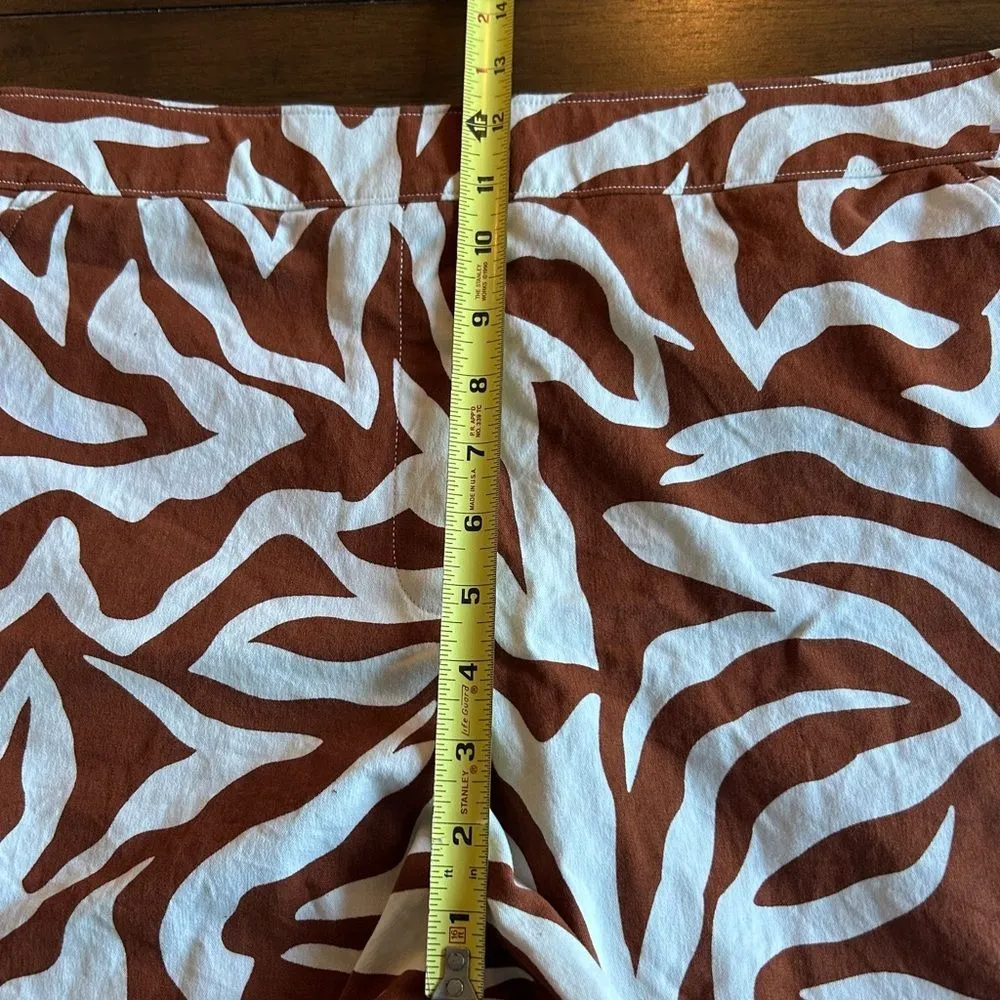 SPANX Print Shorts in Brown Zebra Stripe Size Large - Image 7