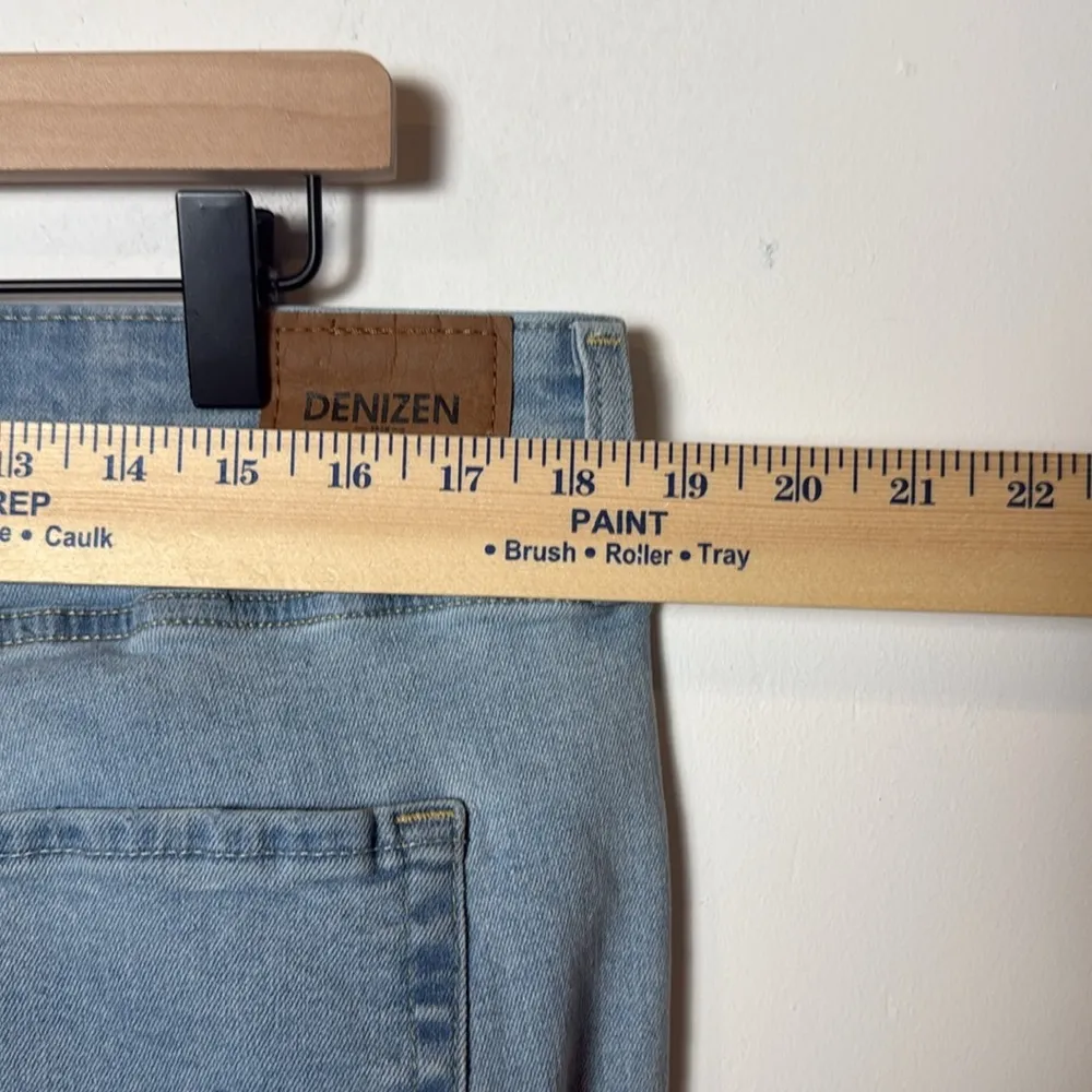 Denizen for Levi’s Women’s Mid-Rise Boyfriend Light Wash Distressed Jeans Sz 18 - Image 4