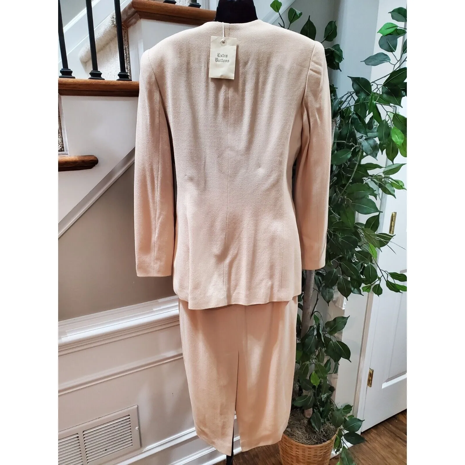 VTG New Classics Casual Corner Beige Single Breasted Blazer& Skirt 2 Pc's Suit 4 - Image 7