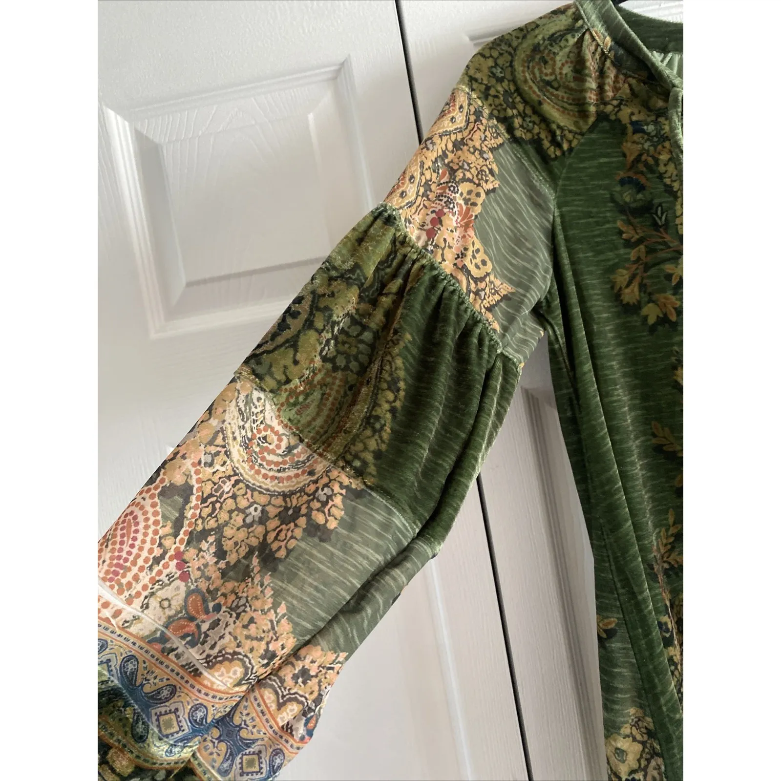 One World Womens Small Green Velour Tunic Top Goblincore - Image 6