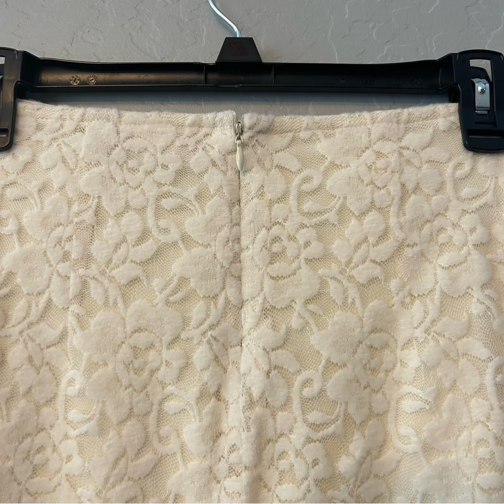 ⭐️Wendy Glez cream off white stretchy pencil skirt with lace overlay size medium - Image 8