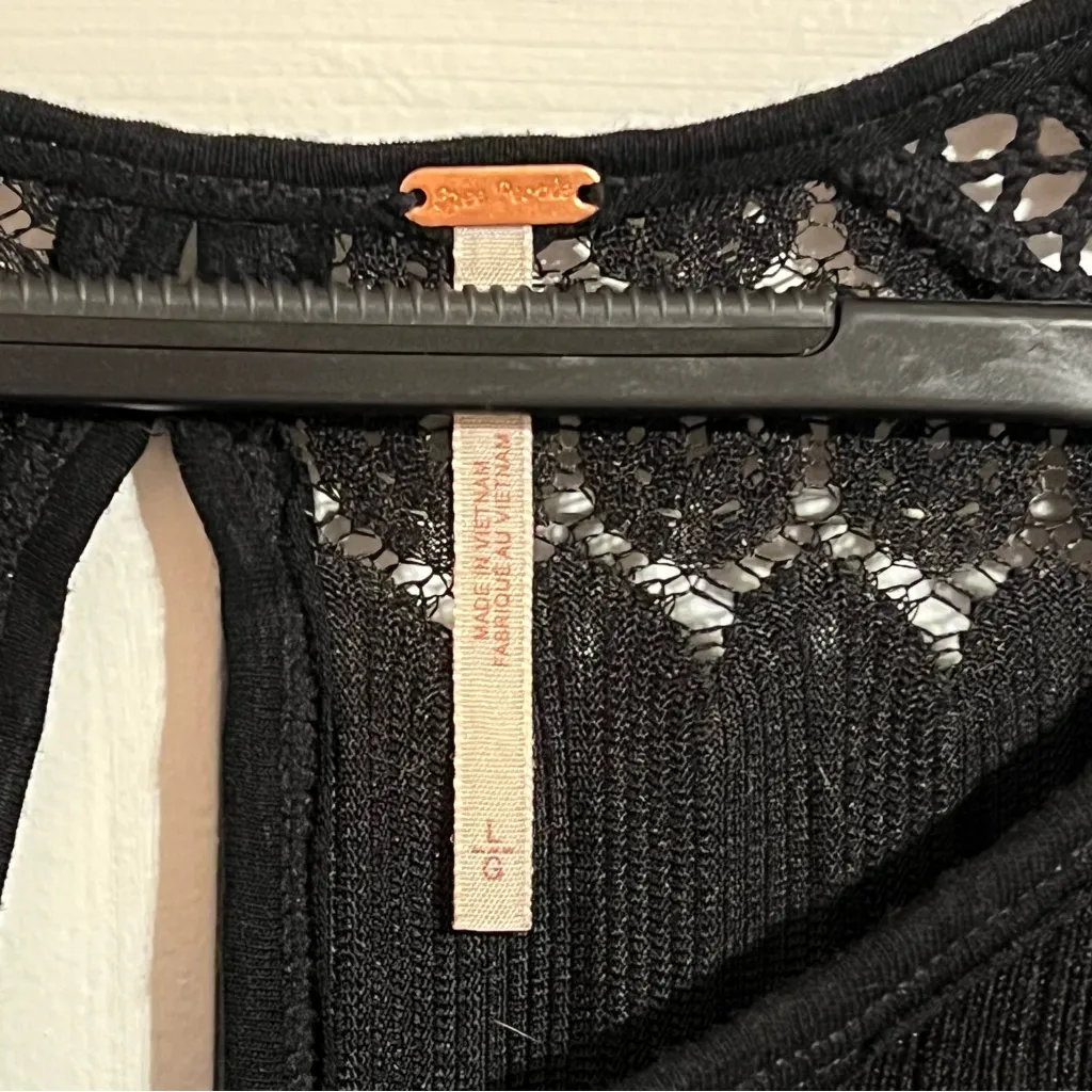 #176 FREE PEOPLE FIRE ISLAND BLACK CROCHET KNIT SCALLOP HEM BLOUSE SIZE LARGE - Image 5