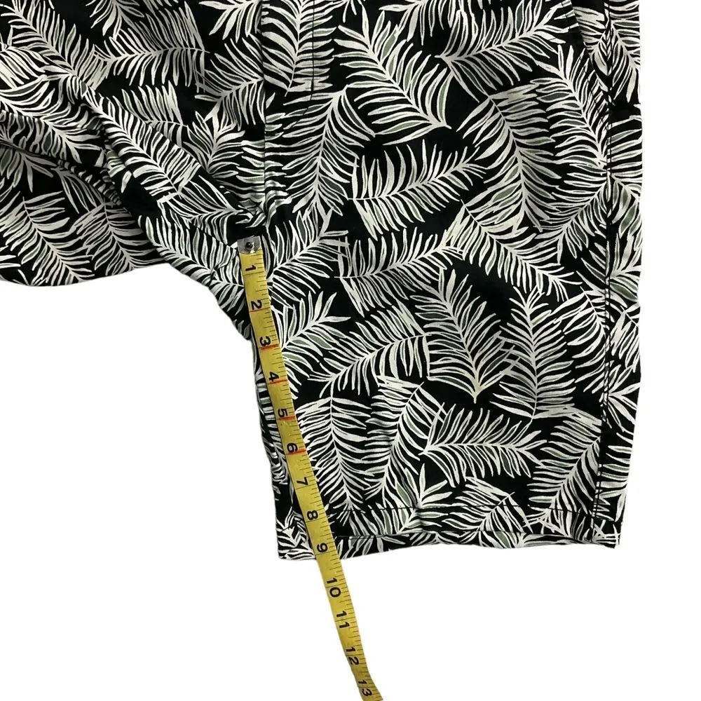 Khakis by Gap Women's New City 9" Bermuda Short Palm Print Black White Size 8 US - Image 6