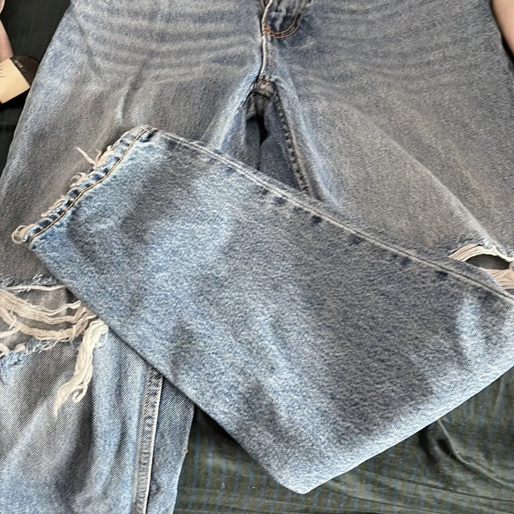 Zara Distressed Mom High waisted Blue Jeans size 6 - Image 3