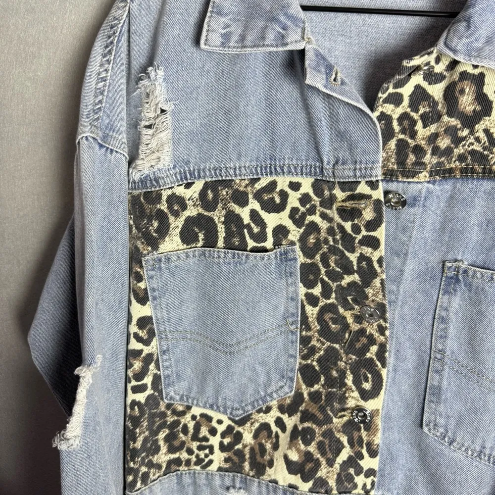 C+D+M Collection Boutique Free Bird Leopard Print Graphic Jean Jacket Size S Blue - Image 7
