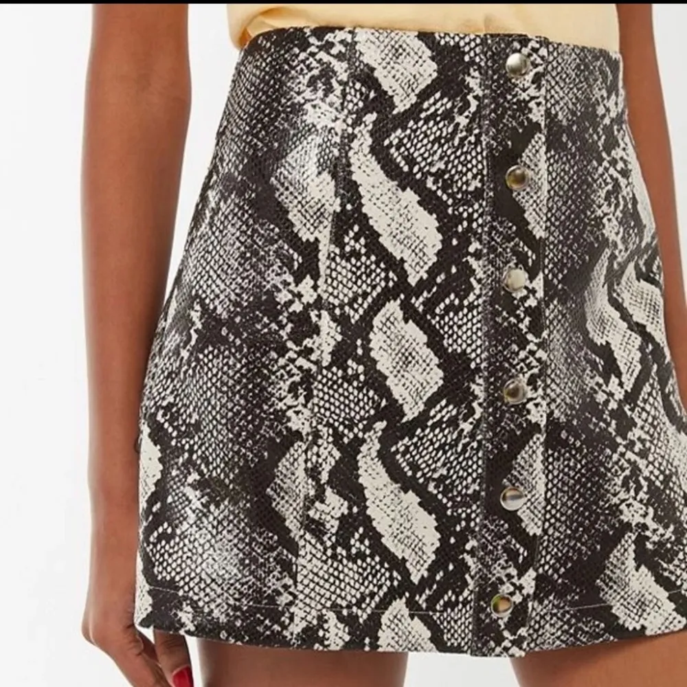 NWT Derek Heart Snake Skin Flowey Skirt - Image 2