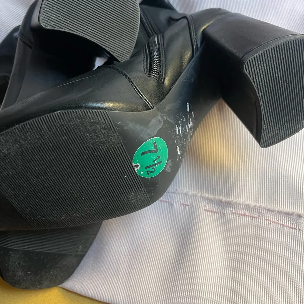 Madden Girl Black Heeled Boots Classic Western Style - Image 8