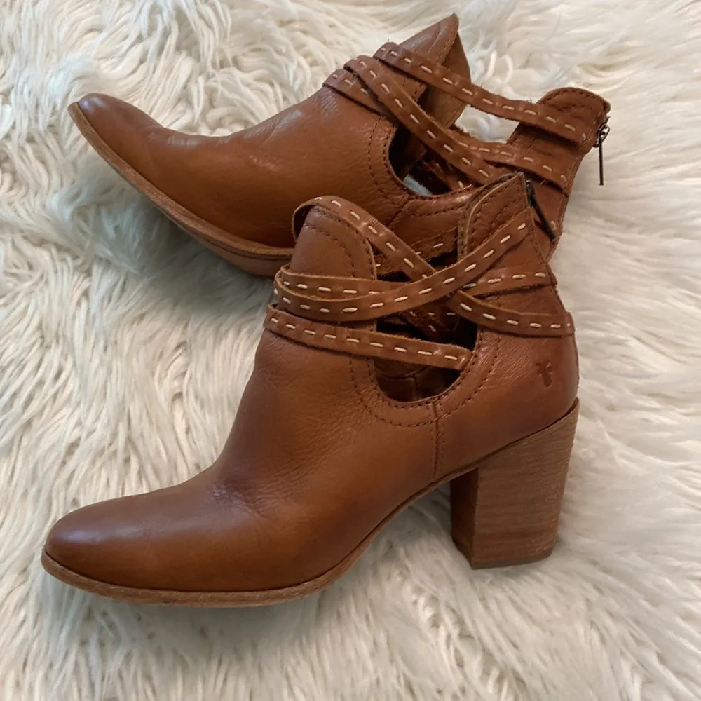 FRYE Bootie’s size 9 color tan/ brown see all photos of the boots - Image 16