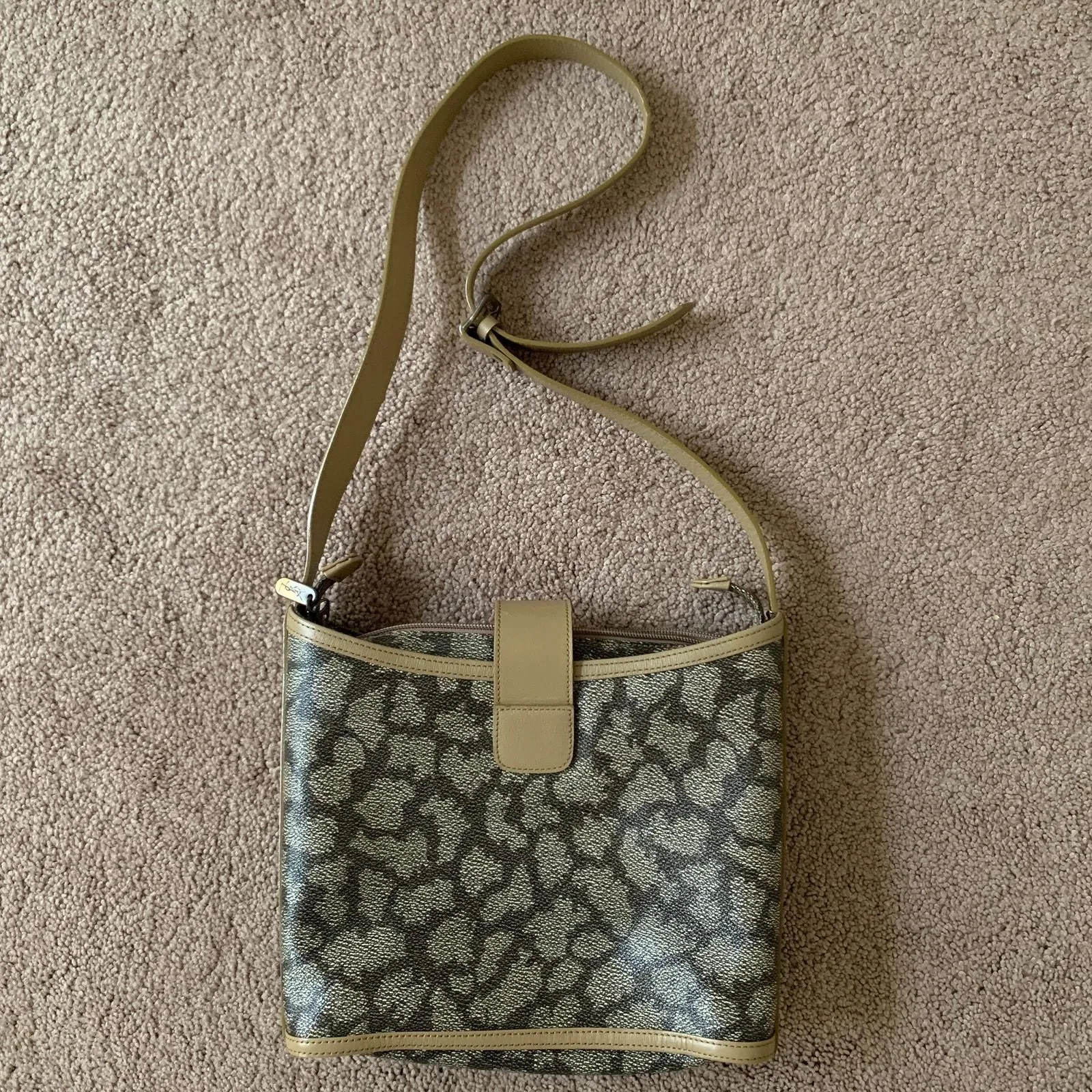 Authentic Yves Saint Laurent Vintage Women's Logo Shoulder Crossbody bag - Image 2