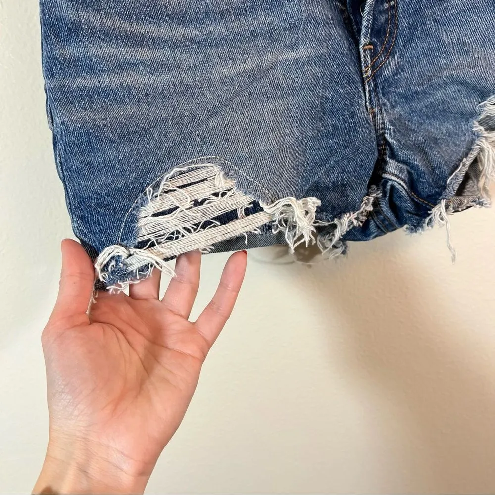 ✨ Levi’s Women’s 501 Distressed Shorts 27 - Image 4