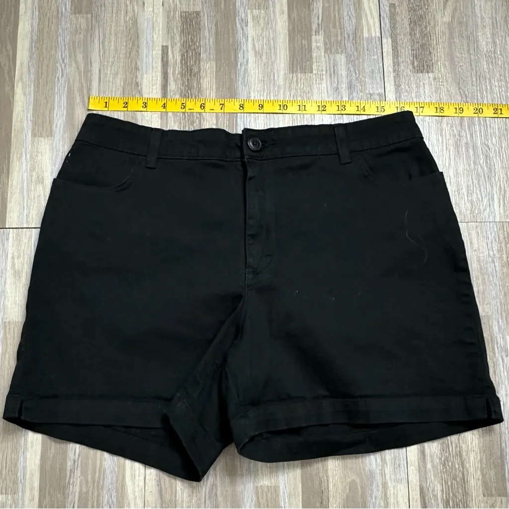 Classic Black Women's Five Pocket Shorts by Lee, Size 14 - Image 3