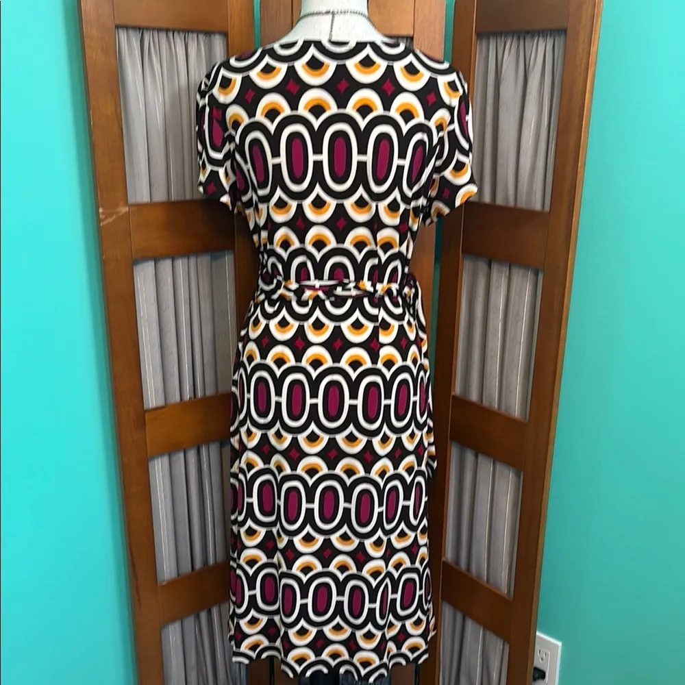 Burgundy and colors wrap around Midi Dress with Cap Sleeves Black Size 12 - Image 7