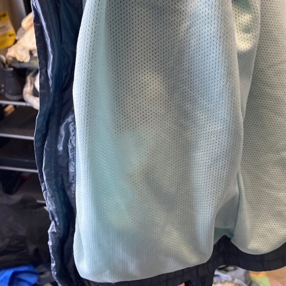 North Face slate blue windbreaker hood tucked in collar water repellent size S - Image 5